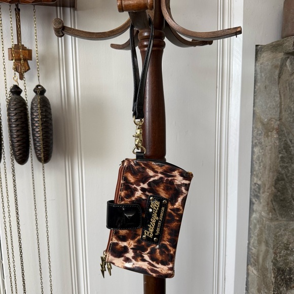 Betsey Johnson Leopard Print Wristlet - Picture 1 of 9